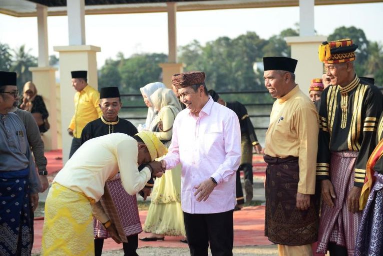 Gubernur Syamsuar Hadiri Event Wisata Balimau Kasai di Desa Batu Belah