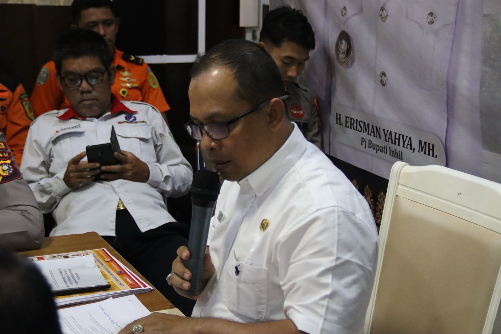 Junaidi Asisten Dua Setda Inhil Pimpin Rapat Pleno TPKAD Kabupaten Inhil 2025