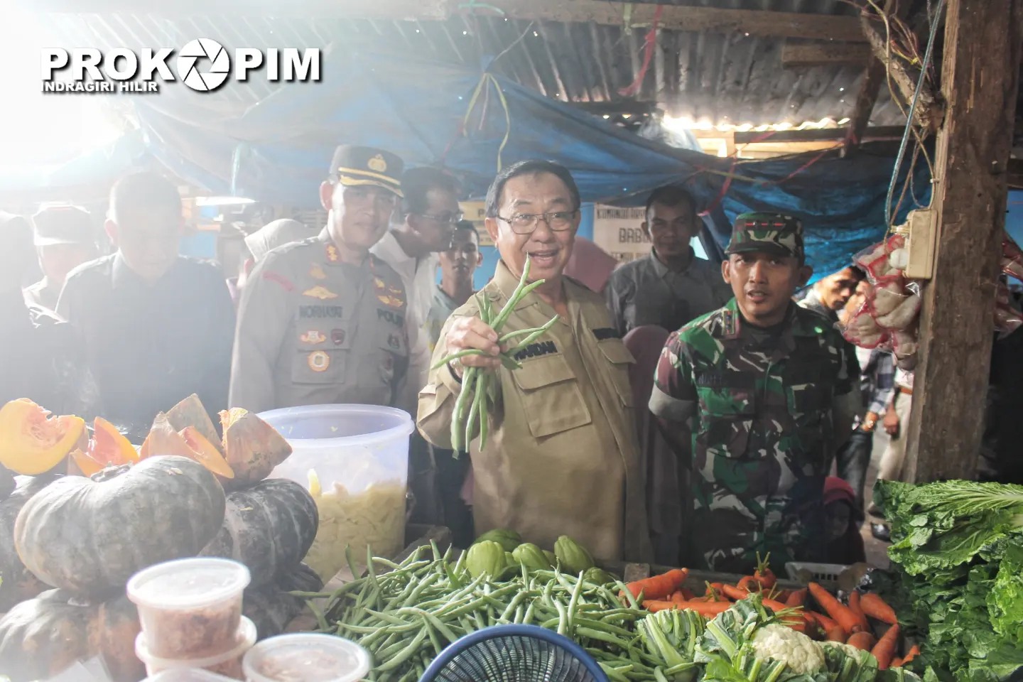 Jelang Ramadhan, Bupati Inhil H. M. Wardan Tinjau Pasar Tradisional, Agen Bahan Pokok dan  Gudang Bulog