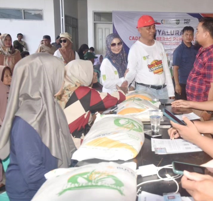 Pj Bupati Inhil Serahkan 31,320 Ton Bantuan Pangan Cadangan Beras Pemerintah Kepada Keluarga Penerima Manfaat