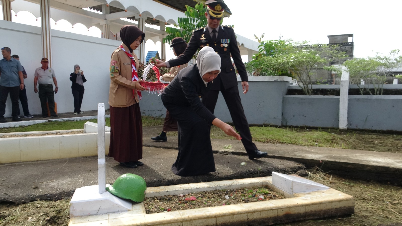 Wabup Inhil Ajak Generasi Muda Hargai Jasa Pahlawan