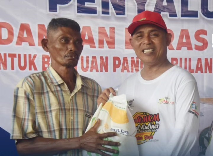 Pj Bupati Inhil Serahkan 31,320 Ton Bantuan Pangan Cadangan Beras Pemerintah Kepada Keluarga Penerima Manfaat