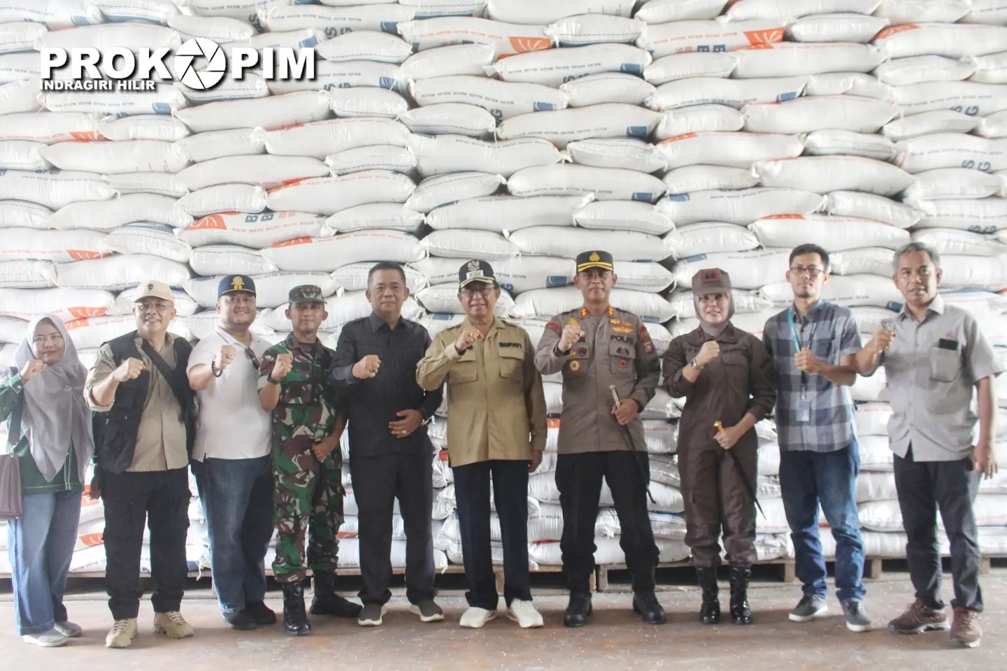 Jelang Ramadhan, Bupati Inhil H. M. Wardan Tinjau Pasar Tradisional, Agen Bahan Pokok dan  Gudang Bulog