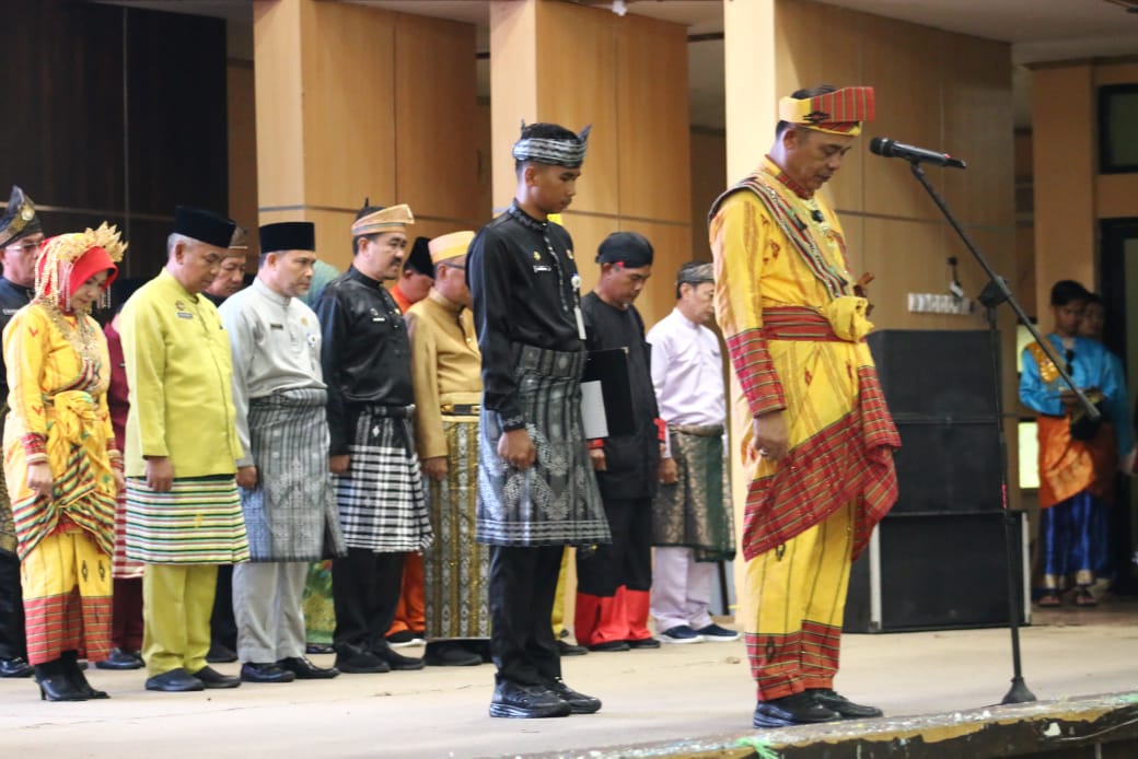 Upacara Peringatan Hari Pendidikan Nasional 2025 di Gedung Engku Kelana,Bupati Herman Bacakan Pidato Menteri Pendidikan