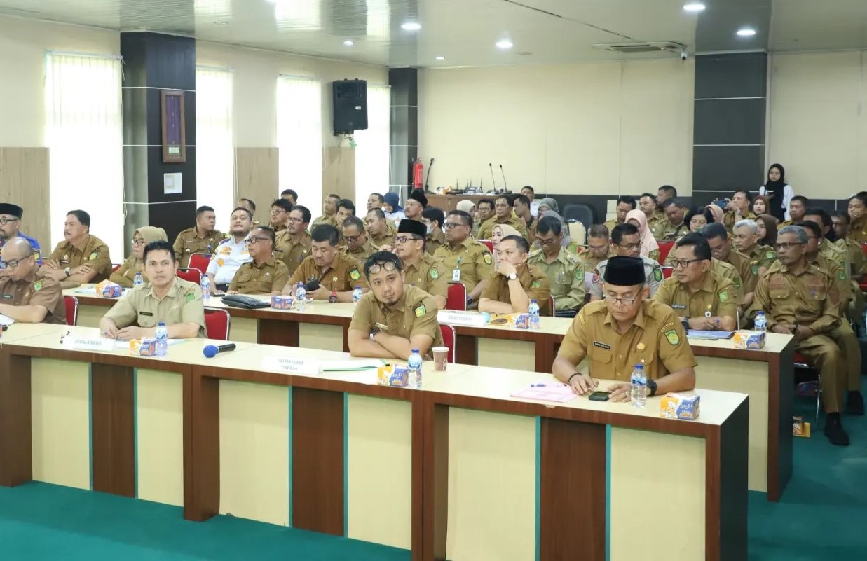 Pj. Bupati Inhil Memimpin Rapat Laporan Evaluasi Pembangunan Kab. Inhil Sampai Dengan Tanggal 20 Mei 2024