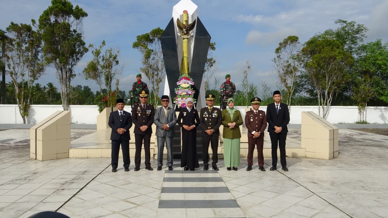 Wabup Inhil Ajak Generasi Muda Hargai Jasa Pahlawan