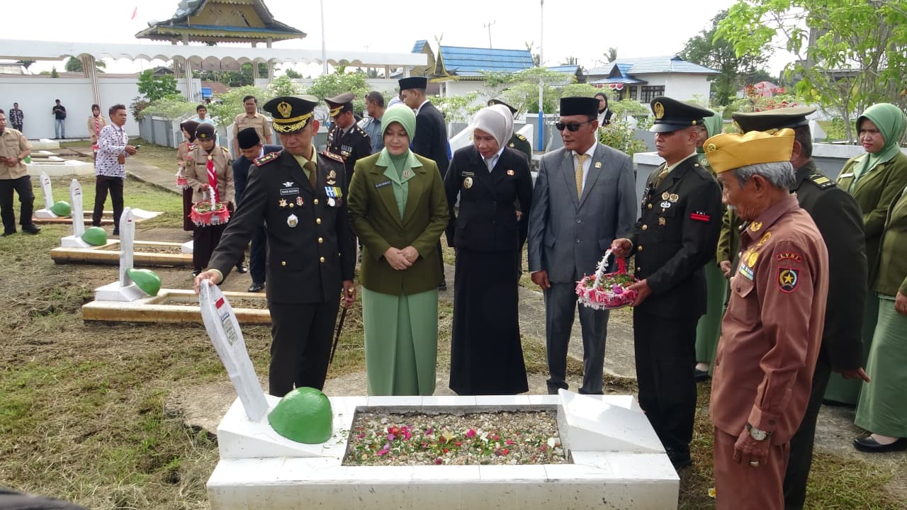 Wabup Inhil Ajak Generasi Muda Hargai Jasa Pahlawan