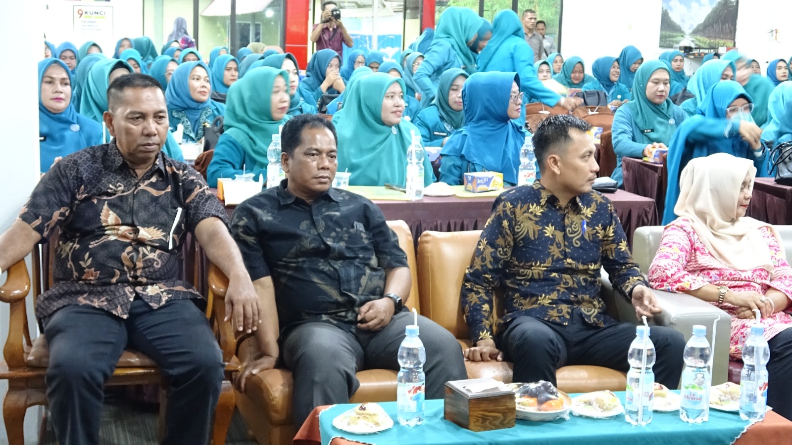 Bupati dan Ketua TP PKK Inhil Serukan Keaktifan dan Inovasi Peserta pada Bimtek 10 Program Pokok