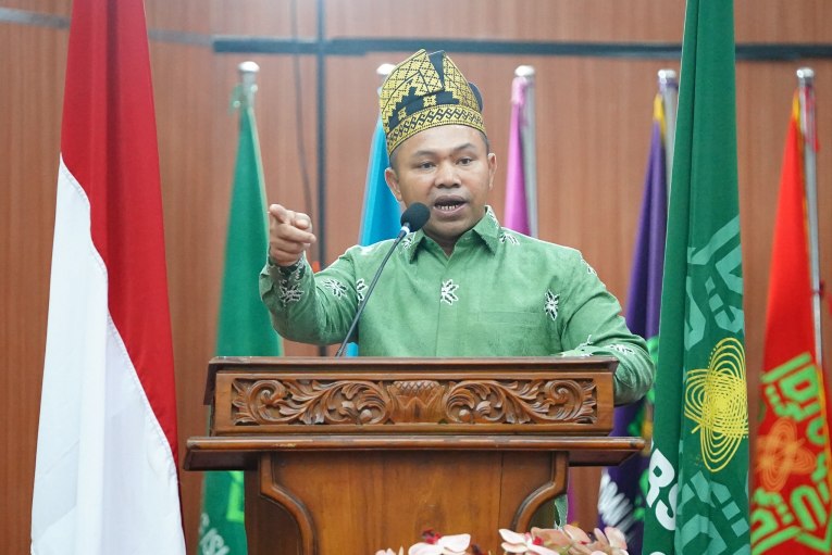 Gubri Abdul Wahid Hadiri Wisuda UIN Suska, Lulusan Diajak Jadi Penerus Perubahan