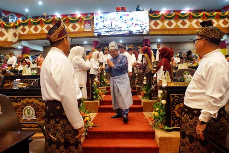 Rapat Paripurna HUT ke-67 Riau, Pj Gubri Sampaikan Capaian Ekonomi dan Penurunan Stunting