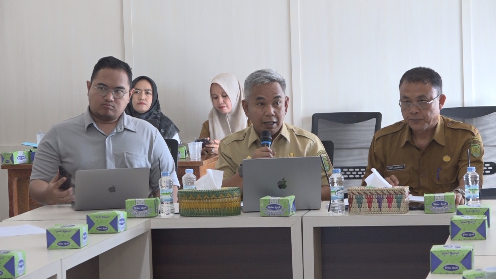 Junaidi Asisten Dua Setda Inhil Pimpin Rapat Pleno TPKAD Kabupaten Inhil 2025