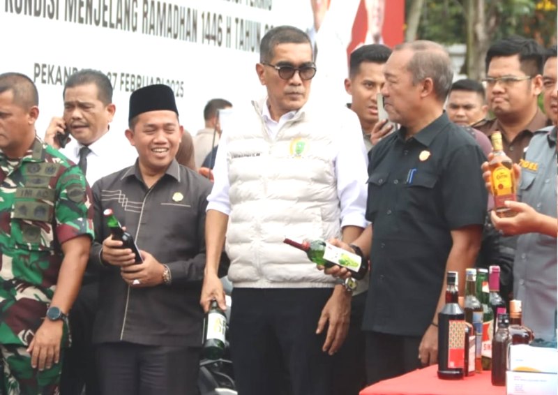 Wakil Ketua DPRD Riau Hadiri Pemusnahan Barang Bukti Hasil Razia Cipta Kondisi