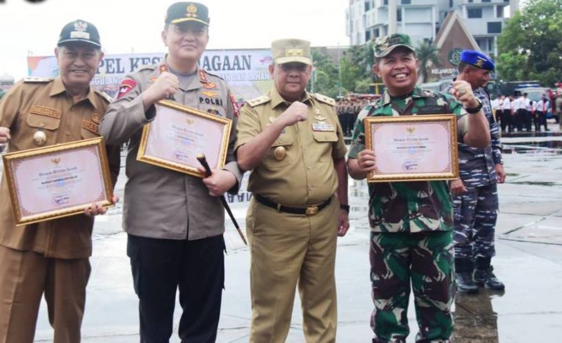 Ikut Dukung dan Berpartisipasi Tangani Karhutla, Pemda Inhil Terima Penghargaan Dari Pemprov Riau