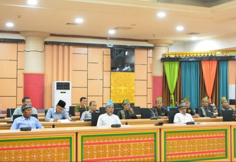 Wakil Ketua DPRD dan Komisi II RDP dengan Masyarakat Adat Pagaran Tapah