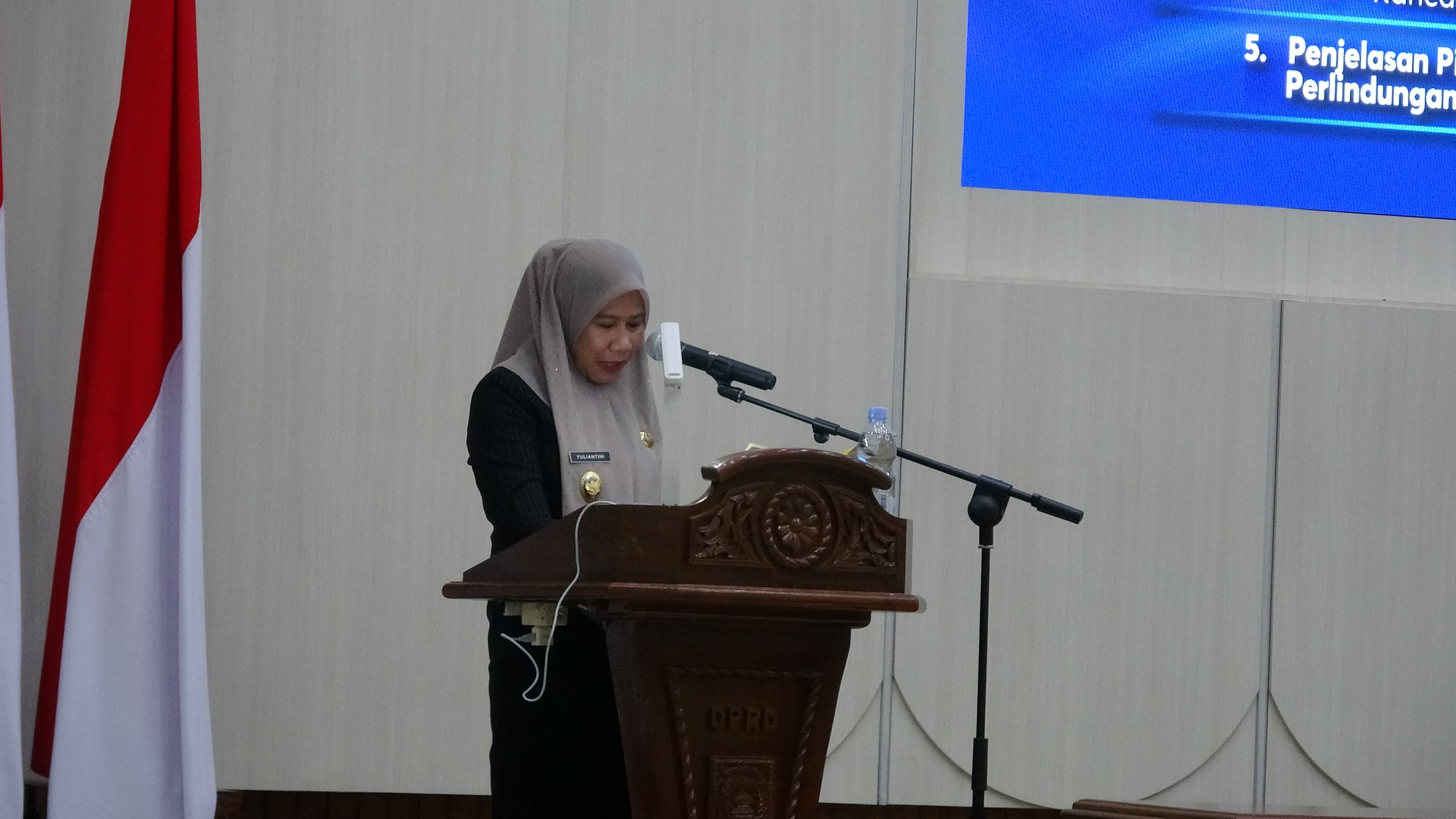 Wakil Bupati sampaikan penjelasan Bupati terkait Ranperda administrasi pemerintahan desa dalam rapat paripurna DPRD Inhil