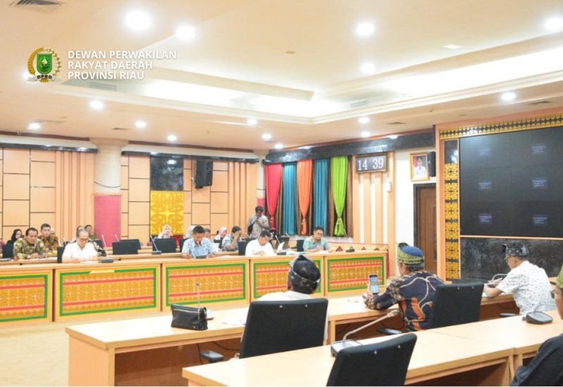 Wakil Ketua DPRD dan Komisi II RDP dengan Masyarakat Adat Pagaran Tapah